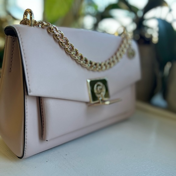 Michael Kors clutch like new - Picture 6 of 6